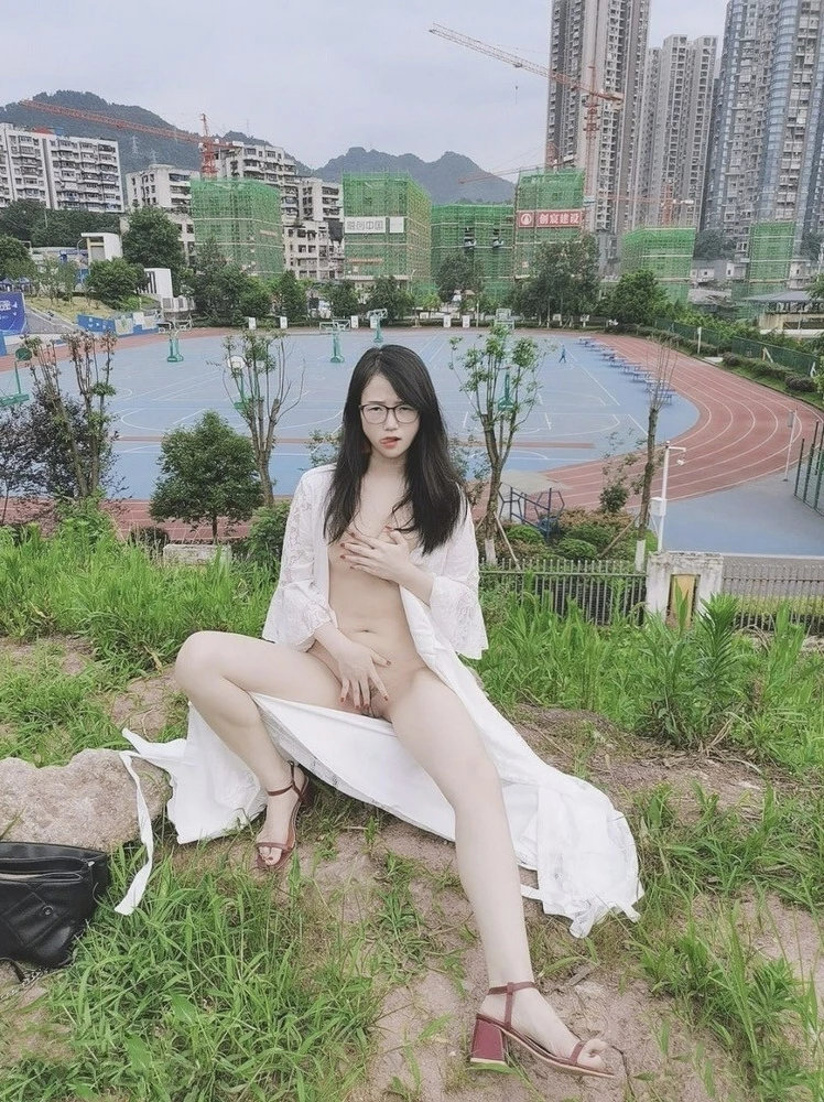 据烟酒表明戴眼镜的妹子比不戴的更骚[11P]