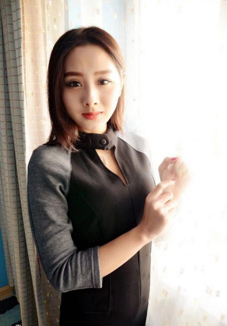 可纯可欲的美少妇[10P]