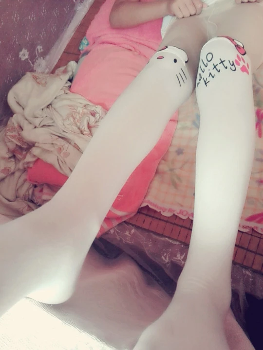 大一妹子小嫩逼，发给狼友打飞机[18P]