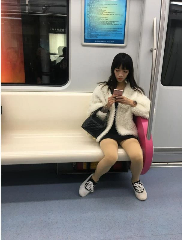 野战露脸吞套子精液[28P]