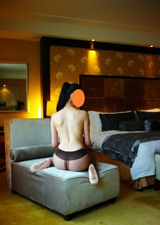 双飞跳芭蕾的美女和打台球的妹妹,各有各的风格[26P]