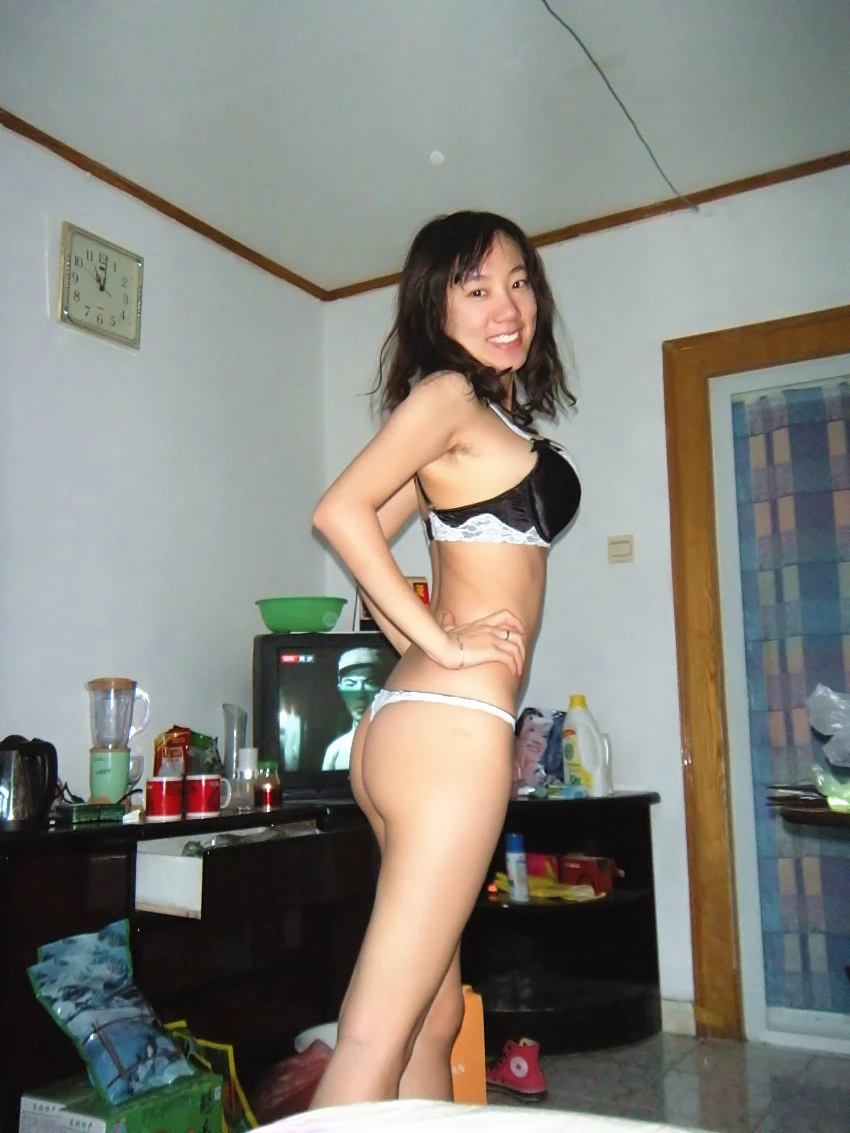 奶大水多，大学生出租屋里的超强掰逼露脸[27P]