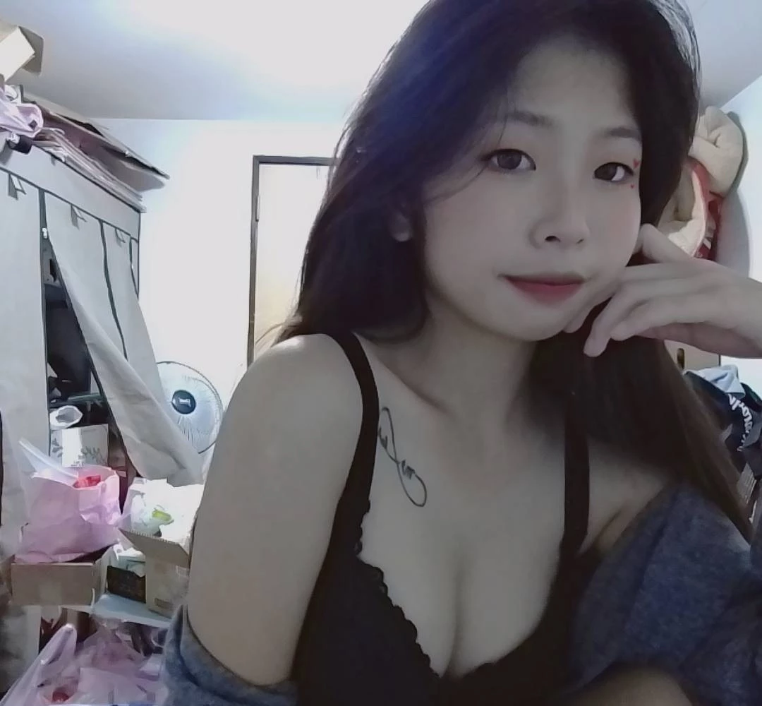 曾经的女友实在是太诱人了可惜没得再操了已是他人妻[22P]