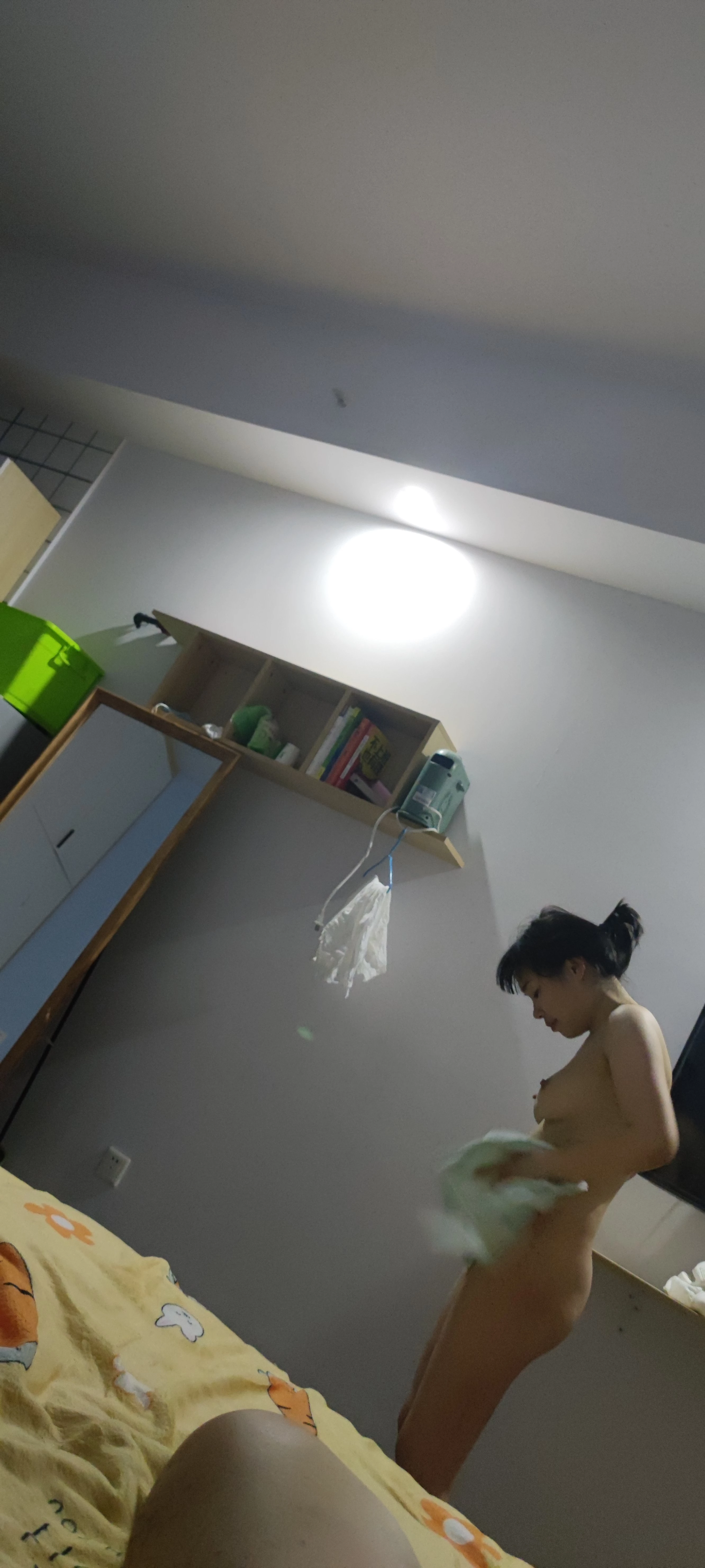 [原创]新人新帖，第一次和00后的亲妹妹乱伦上床[10P]