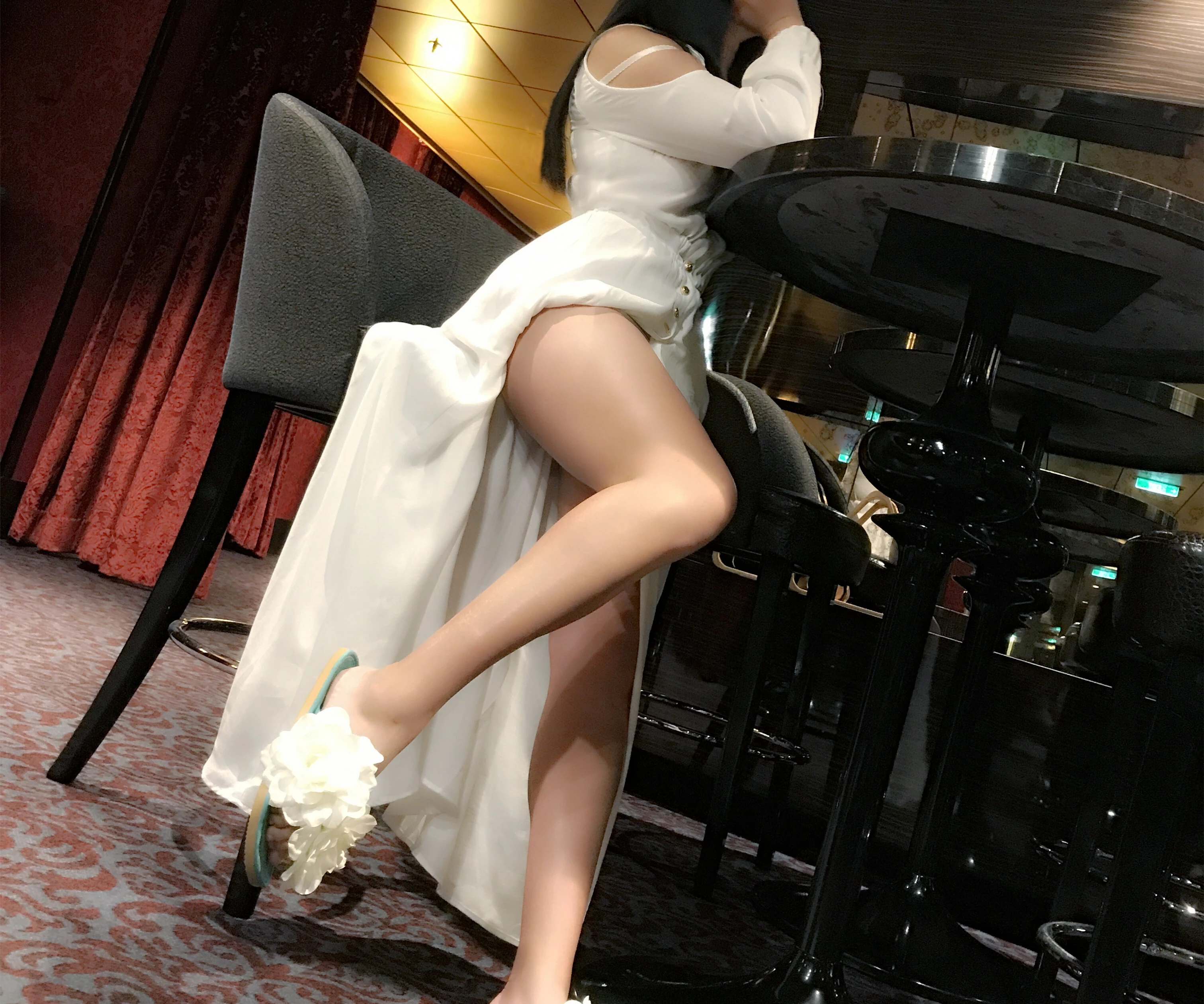[原创][足控淫妻社]我的老婆是空姐一：露出滴蜡篇[33P]