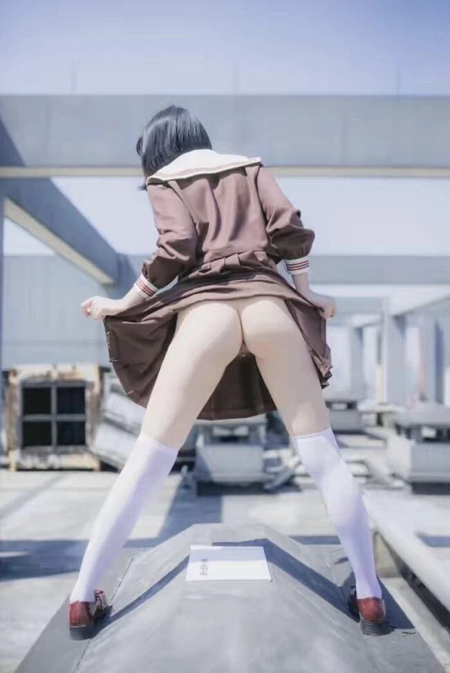 JK小妹子的天台露出故事，张开腿就拥有全世界[14P]
