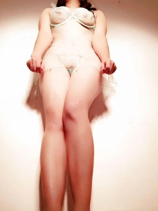 小姨子没胆子勾搭，勾搭了超级淫荡拜金的小姨子的闺蜜[12P]