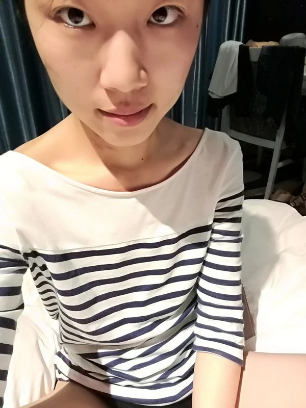 逼毛很浓密的小骚货[34P]