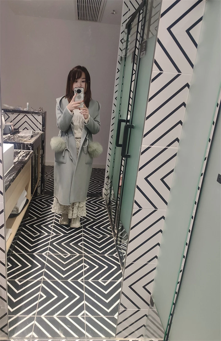 [原创][足控淫妻社]好大哥给嫂子买这大衣蛮好看的[18P]
