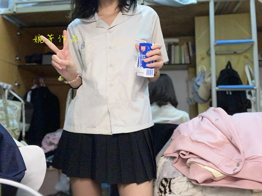 在学校真好 我希望永远有书读,自由自在有时还可出去援交搞零钱。我要悄悄露个奶子然后惊艳所有人！[38P]