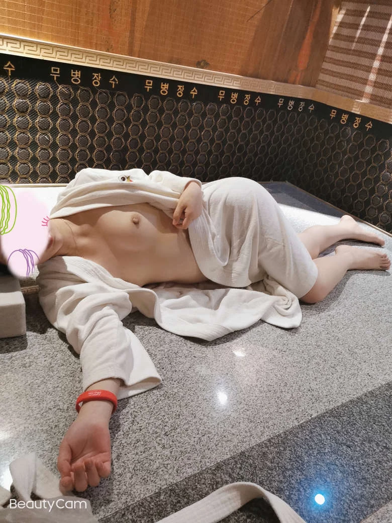 风骚的美人，勾人的眼神，淫荡的表情。你心动了吗？[23P]