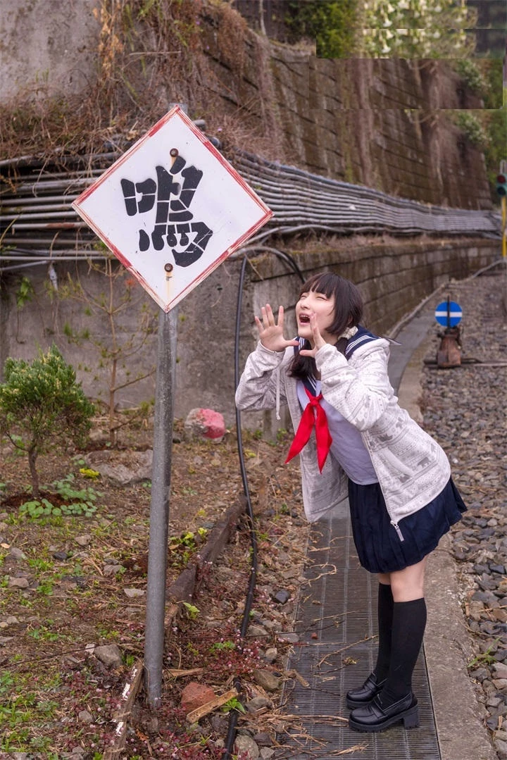 烟雨迷蒙的阿里山，废弃的高山铁路和茶室，放尿只能在外边[37P]