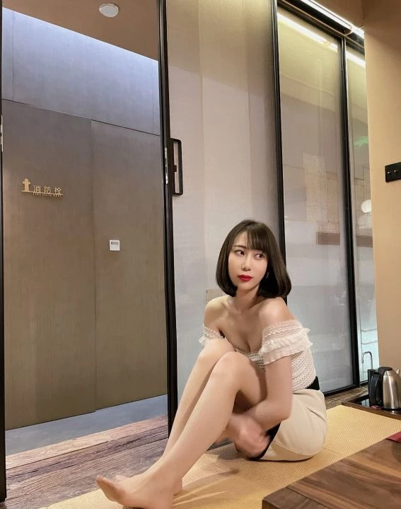 小骚货任你骑多人运动很刺激 [22P]