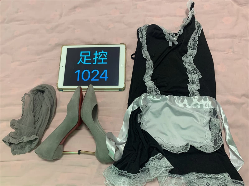 [原创][足控淫妻社]兄弟老婆换了这么多制服，就想看看大家的评论[28P]