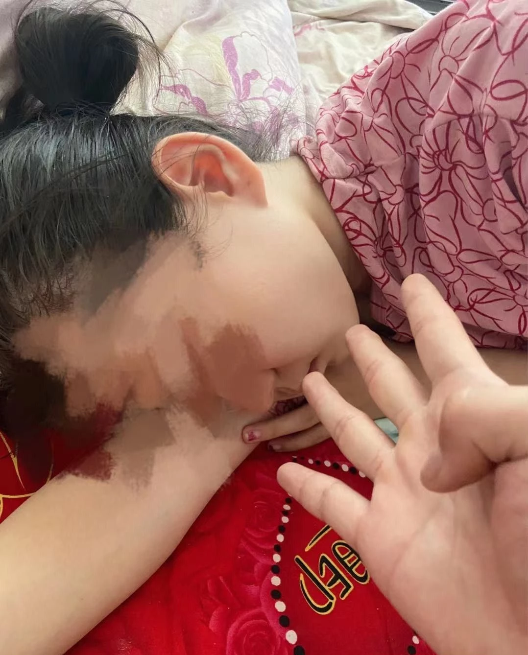 [手势验证]新婚小少妇炮友，在她新婚床上不知高潮了多少次。[16P]