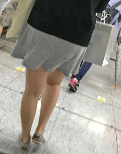 想要跑出来找鸡巴玩玩[10P]