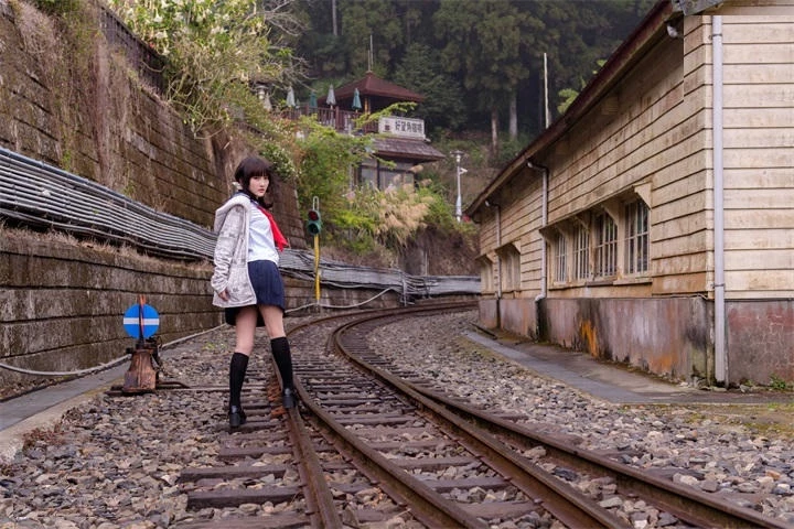 烟雨迷蒙的阿里山，废弃的高山铁路和茶室，放尿只能在外边[37P]