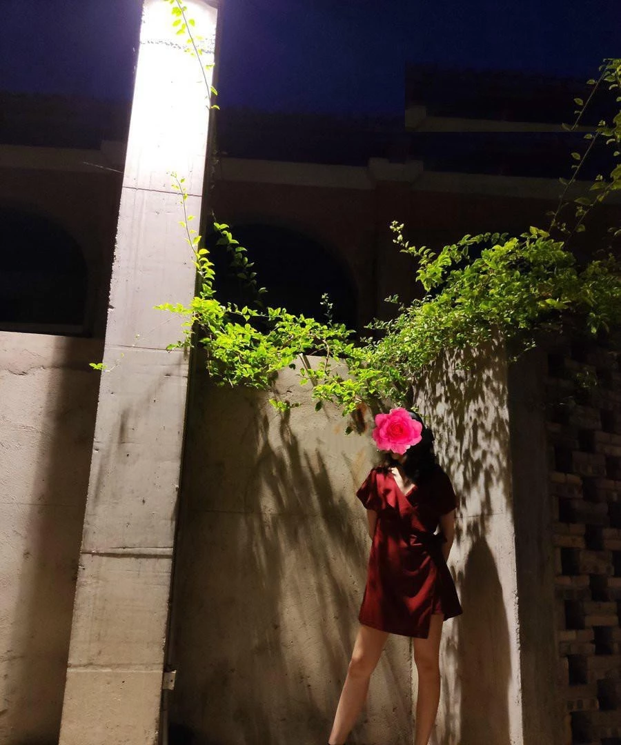 摇曳的灯光，颓废的厂房，萌动的欲望[10P]