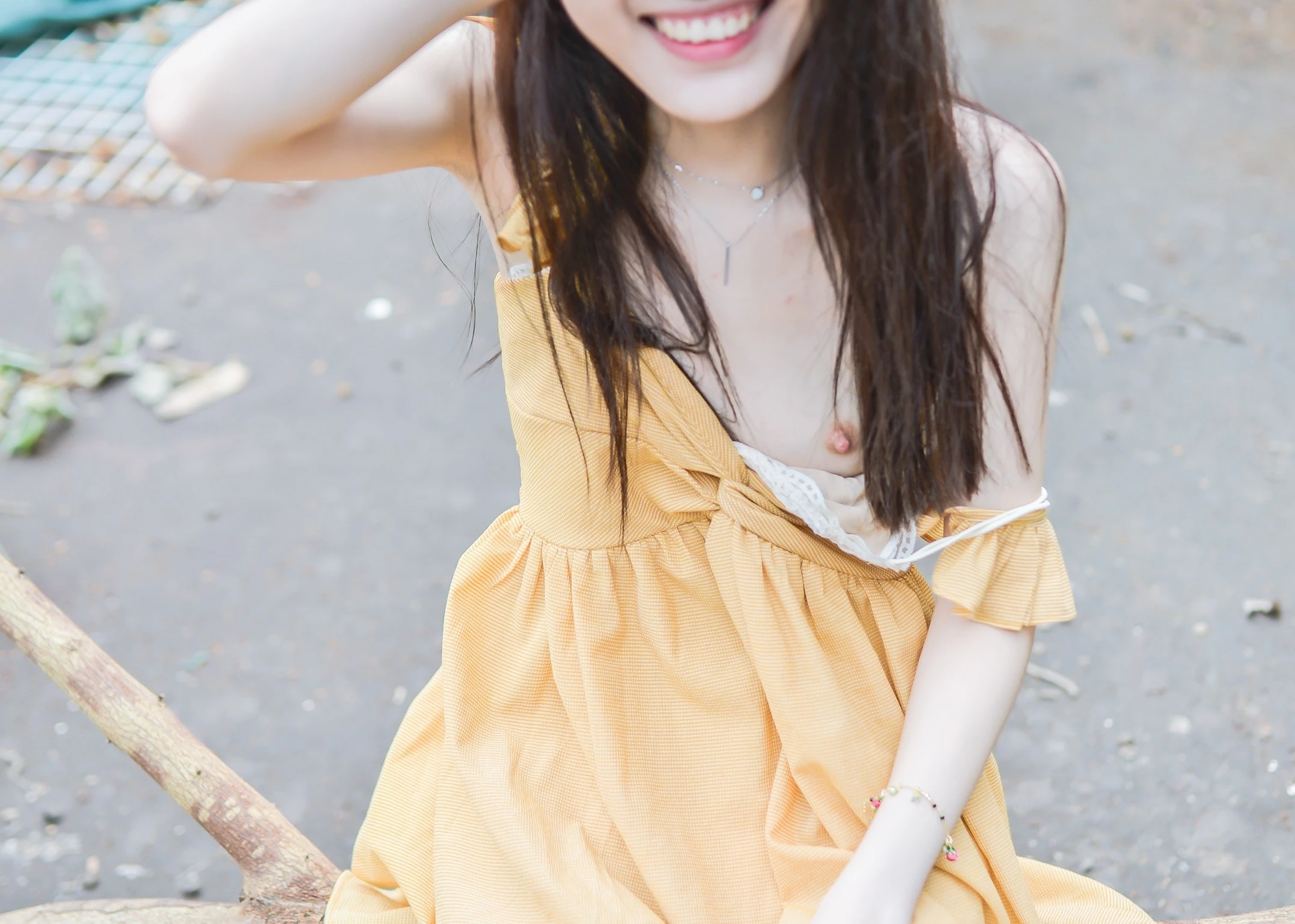 爱穿黄色裙子的小姐姐02[22P]