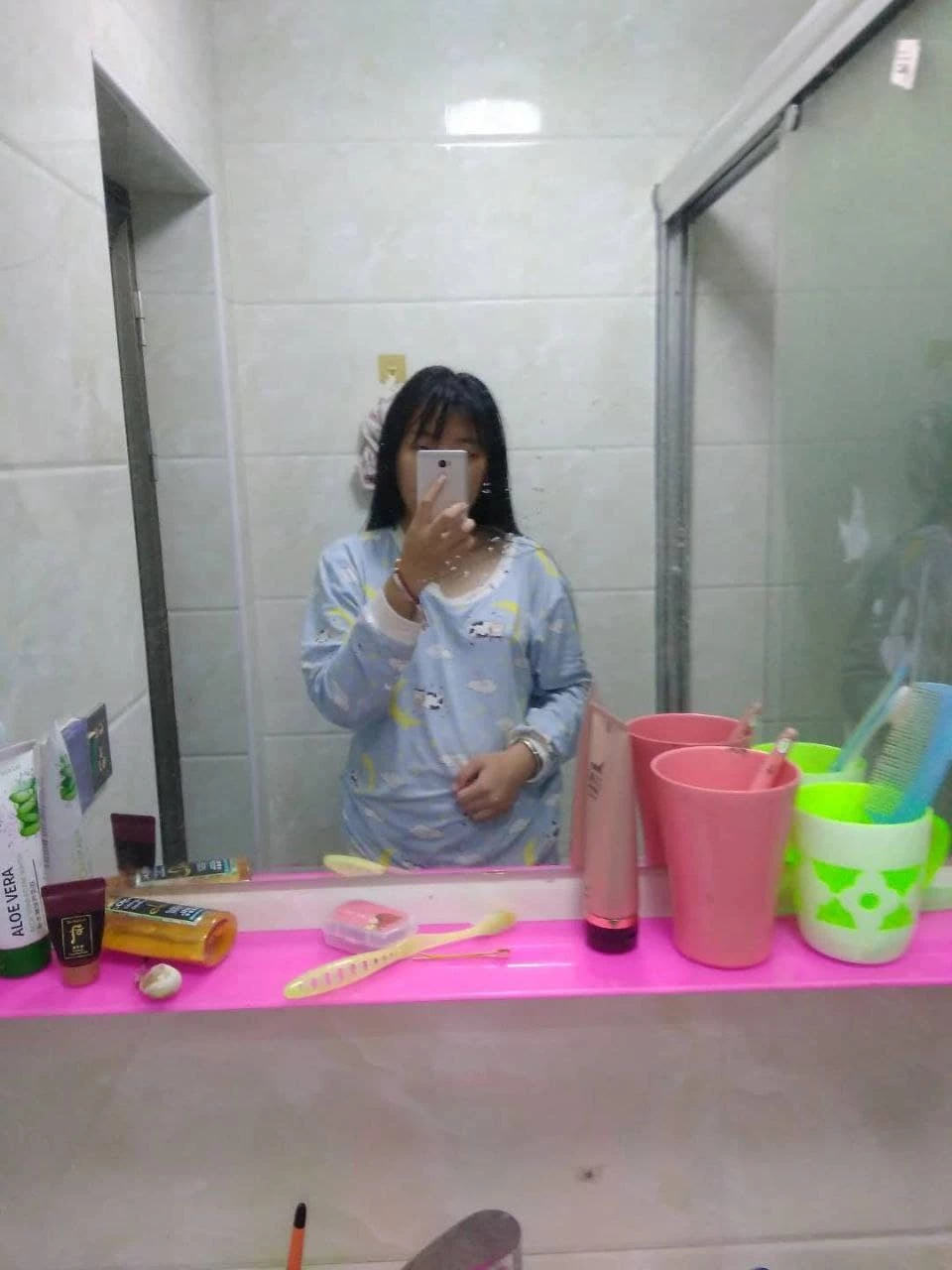 反差婊俱乐部系列，喜欢自拍的小女友[19P]