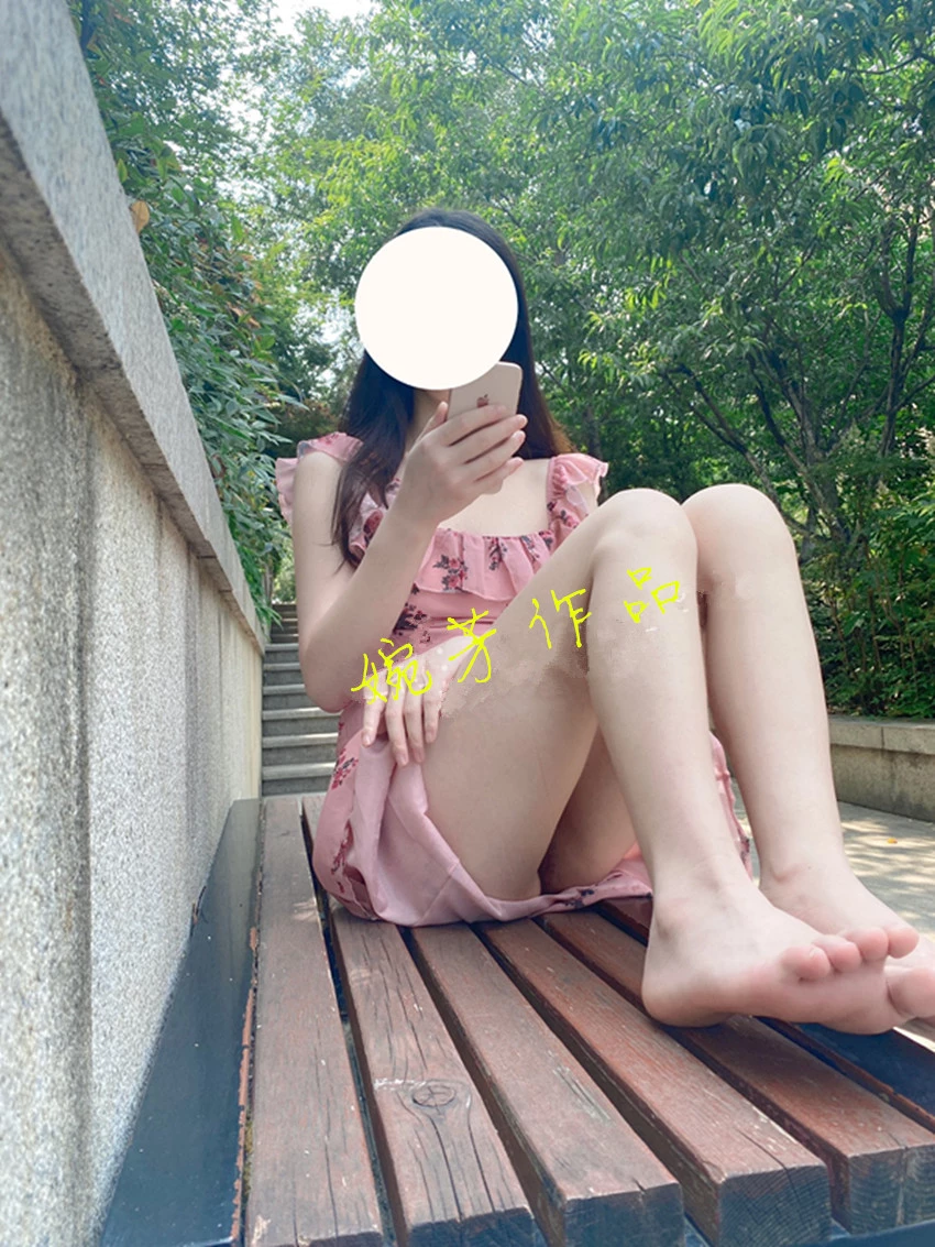 逼最嫩的几年都被疫情耽误了～只有又粗又硬的才可以满足小骚货[25P]
