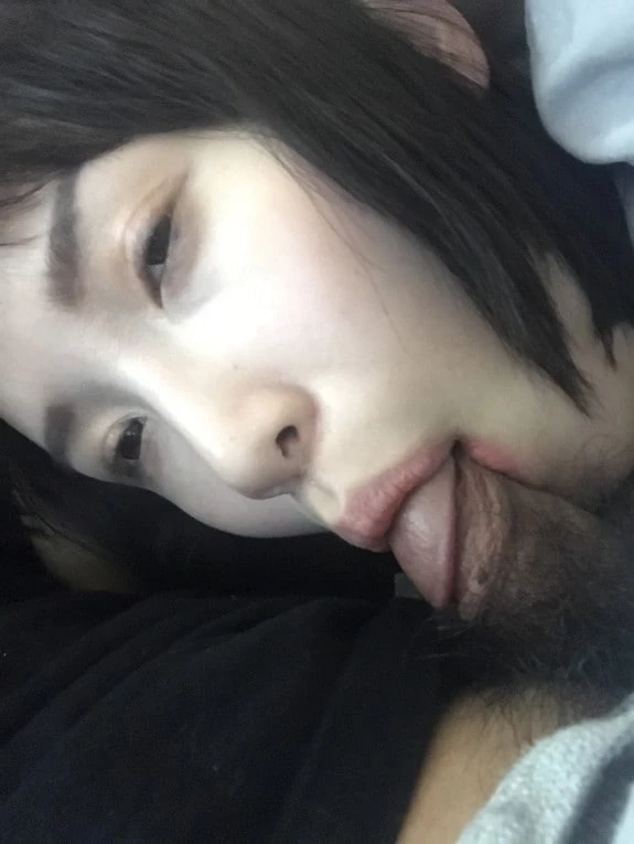 眼镜妹就是骚来个颜射，要是能射在眼镜上更好[19P]