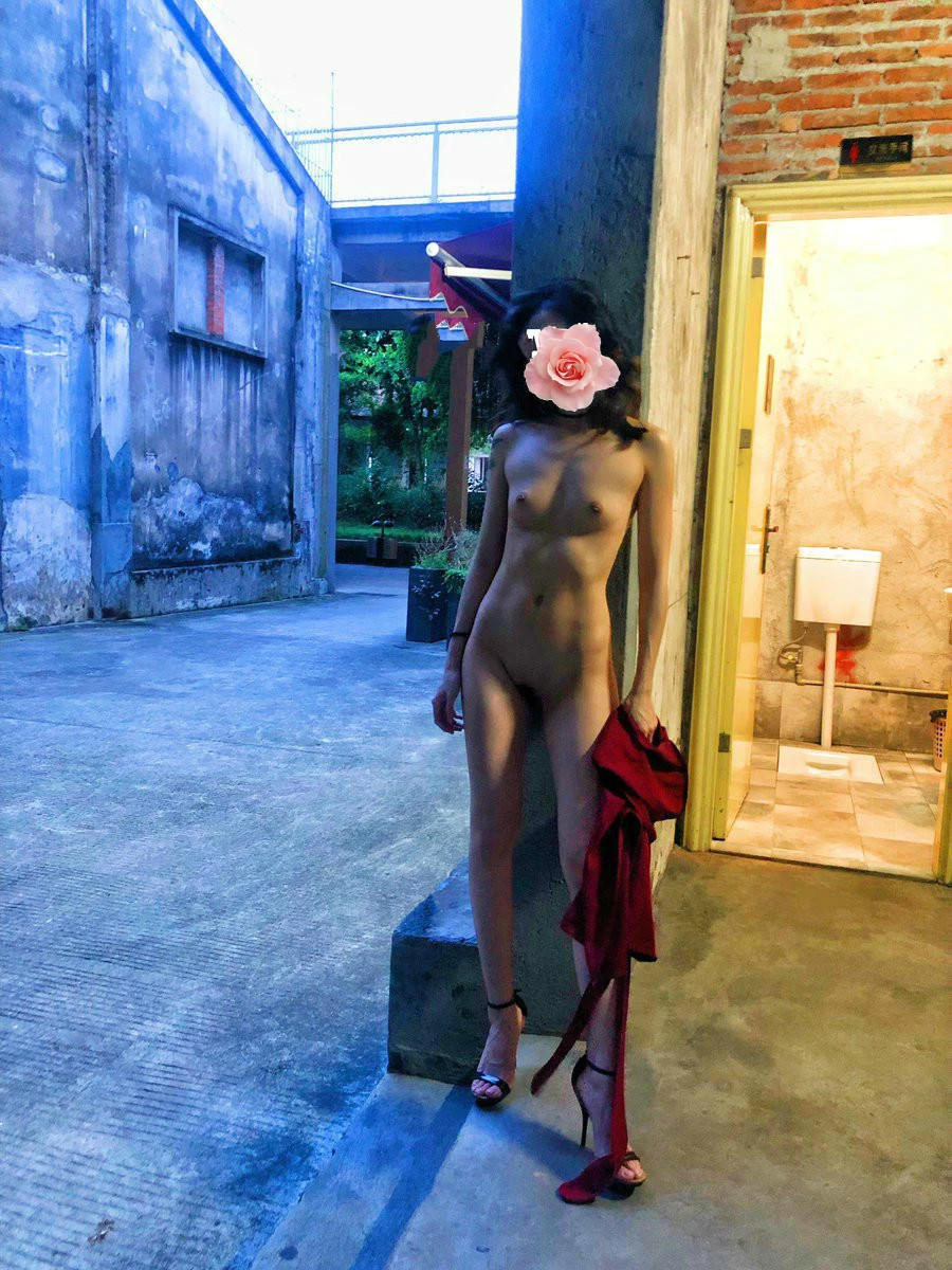 她太热了谁帮帮他[18P]