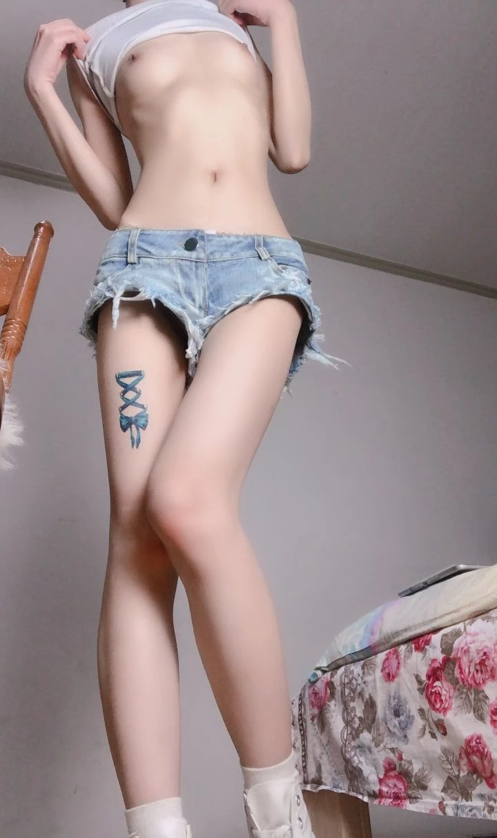 身材极好的学生妹，撸点极高！[10P]