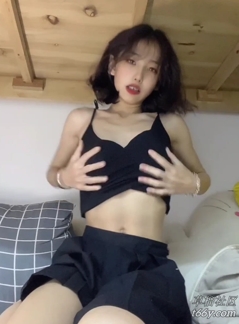 掀起裙子 张开双腿 哥哥刚释放完的几吧瞬间硬了一起[12P]