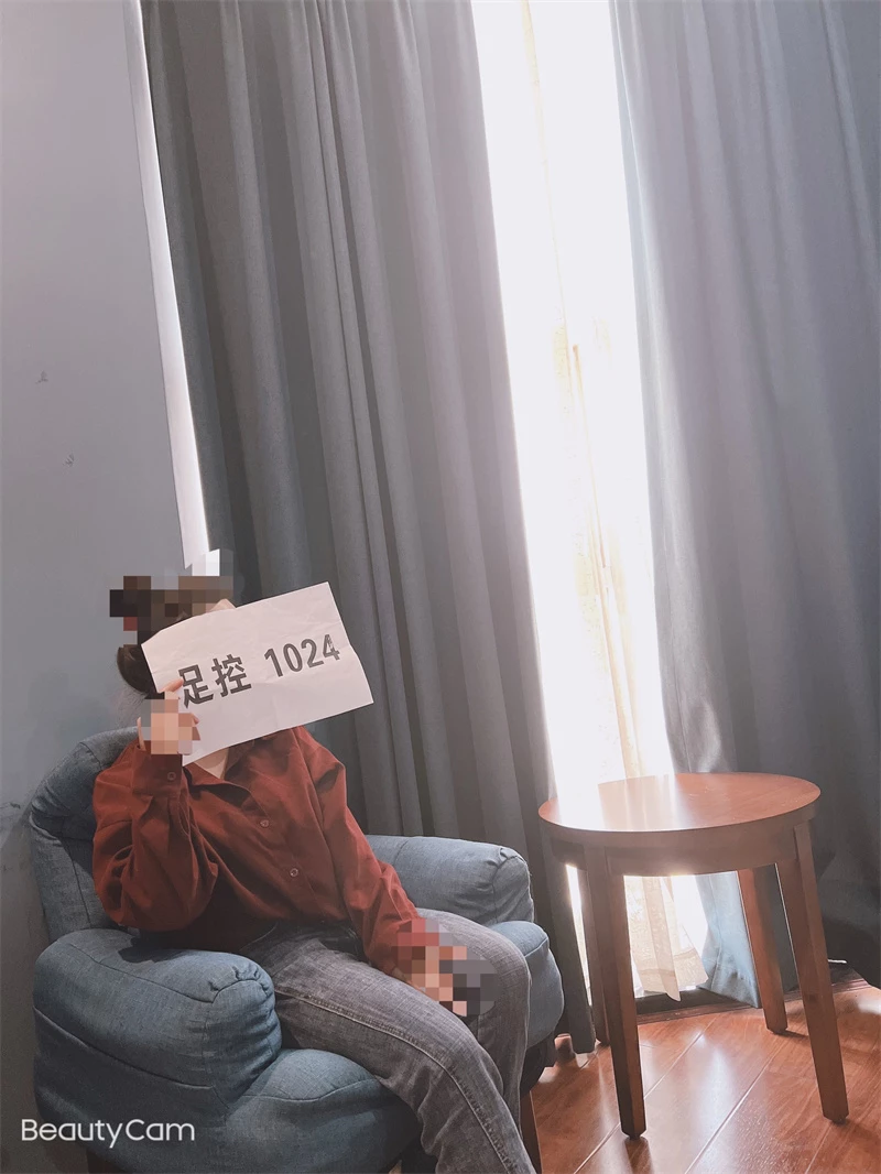 [原创][足控淫妻社]异地老公辛苦工作非常忙，91年人妻寂寞难耐会情郎[36P]