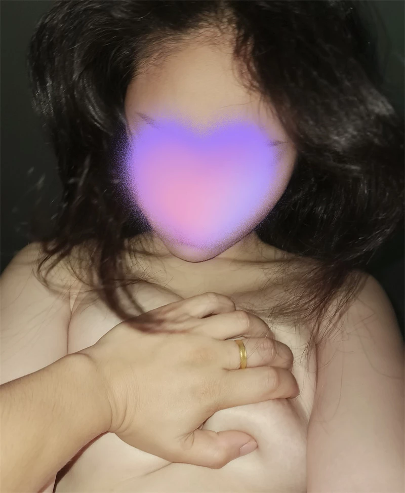 [原创][足控淫妻社]由于媳妇水太多，做的时候都把纸巾放她屁股上面备着[15P]