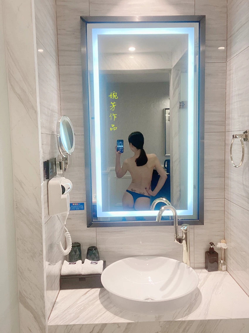 女人无所谓正派，正派是因为受到的引诱不够；男人无所谓忠诚，忠诚是因为背叛的筹码太低。这话有些绝对，但八九不离十！[45P]