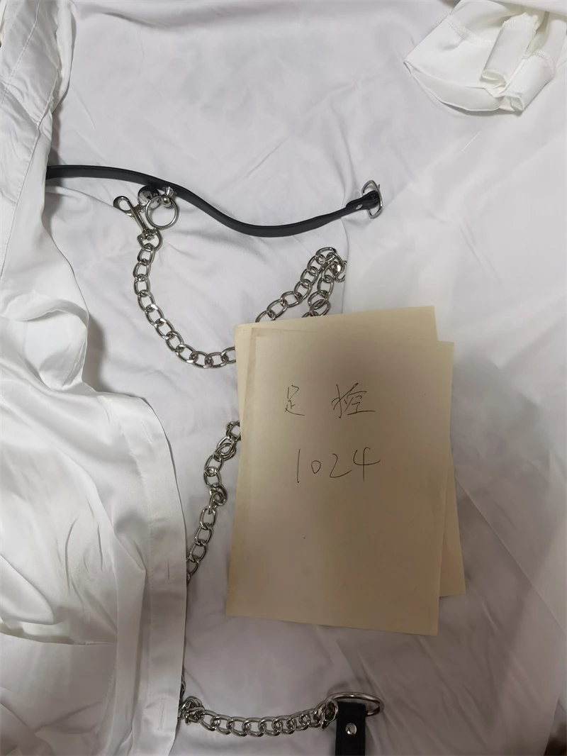 [原创][足控淫妻社]外表光亮白皙美体，中间粗糙发黑骚逼，万人迷还是万人骑？[44P]