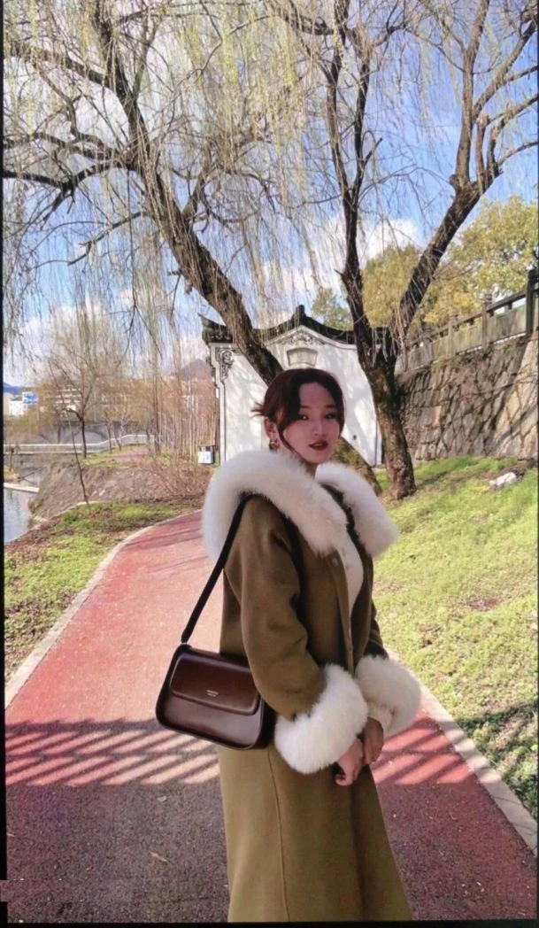 操了三年的大学女友身材曼妙，丰乳肥臀，皮肤美白娇嫩[18P]