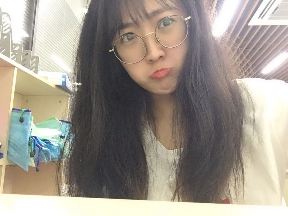 戴眼镜的气质少妇，骚起来会让人精尽而亡的[18P]