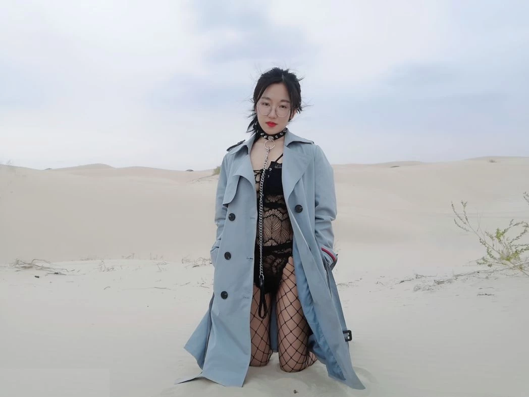 邻居家的电脑里面发现的，他老婆平时非常文静有气质，没想到这么骚，新图[25P]