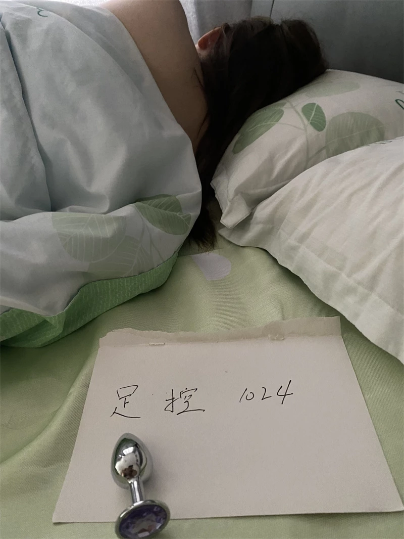 [原创][足控淫妻社]嫂子这身材倒是一般，但这菊花被好大哥拍出来感觉好嫩的样子[31P]