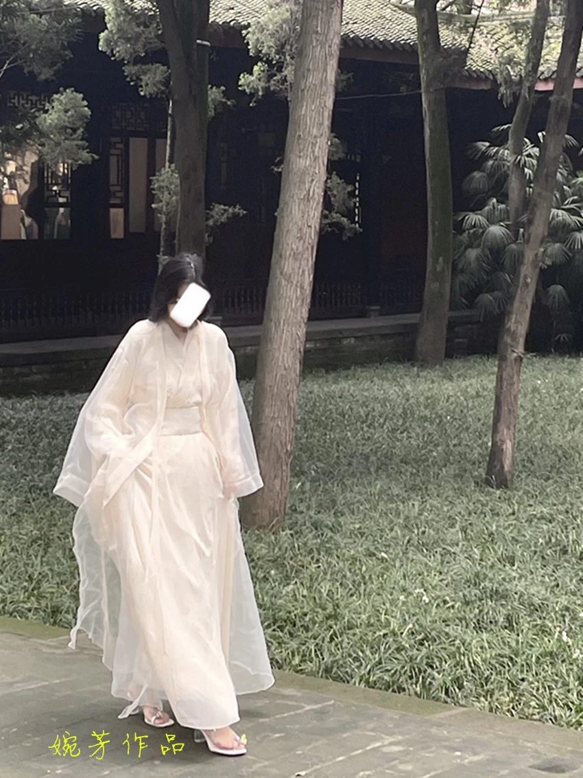信不信？姐姐能让你全身发软~你有什么用呢？蹭你两下就涩了[18P]