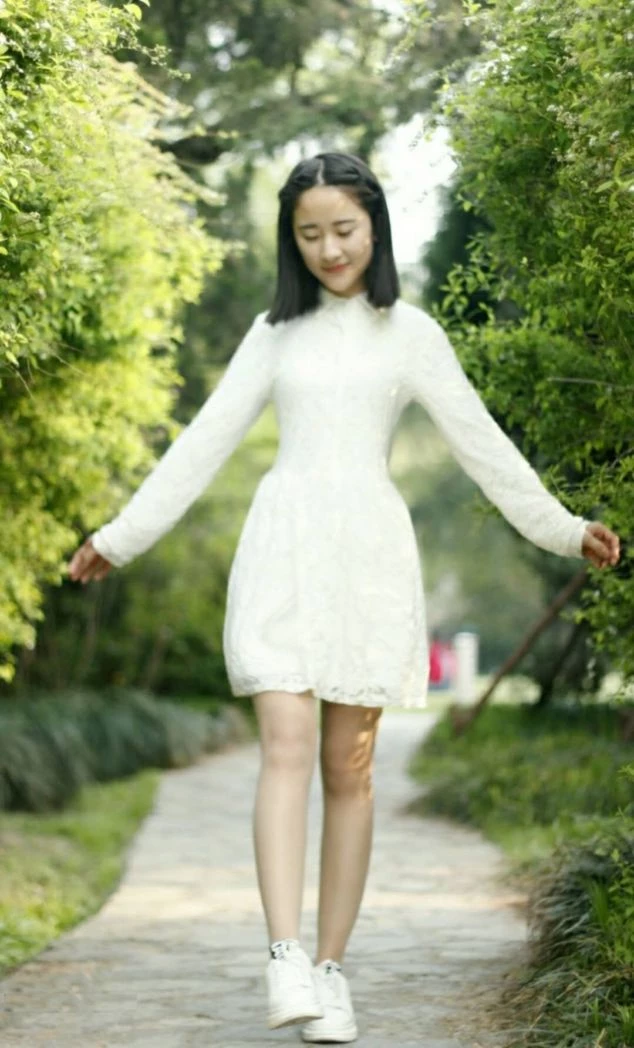 纯情气质女生的裸照流出！大家快来点评[14P]
