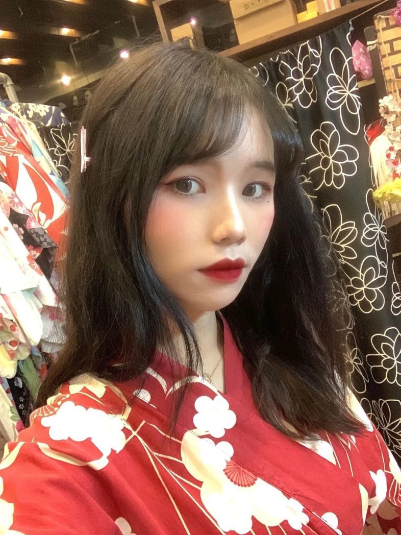 大学女友这白嫩美乳自拍实在是诱惑人心，最重要的是露脸[16P]