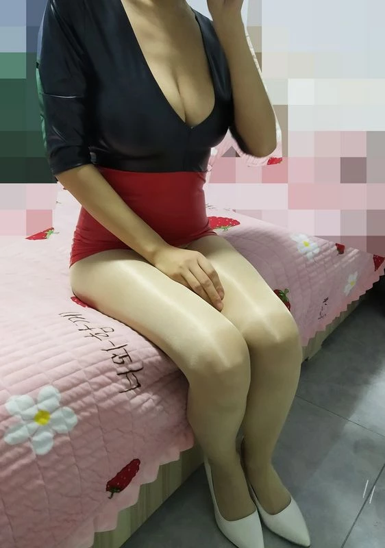 爱妻尝试油亮肉丝皮裙[38P]