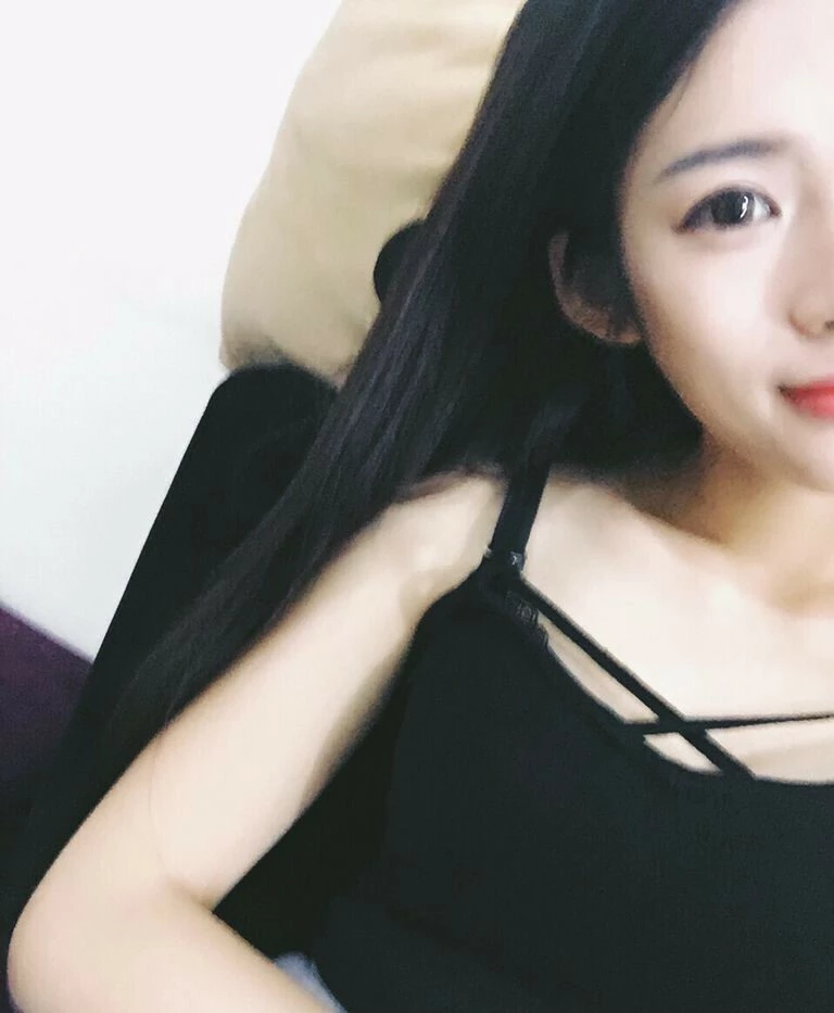 超嫩的美貌女友，女神长相，粉穴嫩逼[13P]