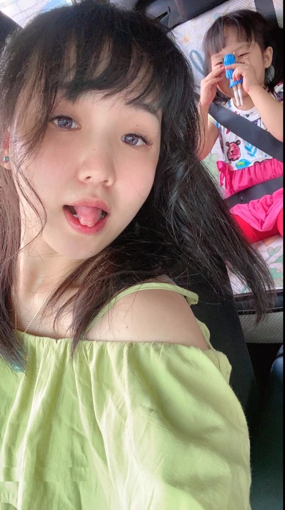 这个女人很媚，感觉风骚无比，一般男的满足不了的那种[20P]