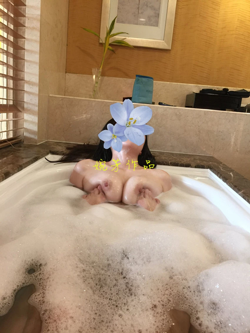 那些花儿事之二。半遮半掩的诱惑！喜欢轻度SM调教和露出给主人表演个双洞吸烟[16P]