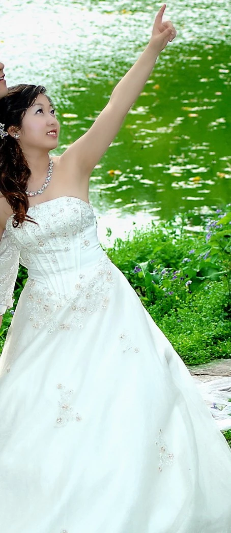 刚结婚的小骚货，小穴到是挺嫩的[24P]