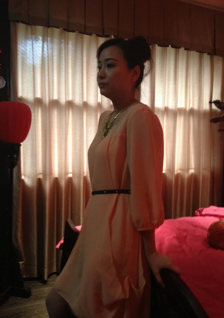 露脸的香艳美人妻，白嫩美乳垂涎欲滴.腿长腰细臀翘[27P]