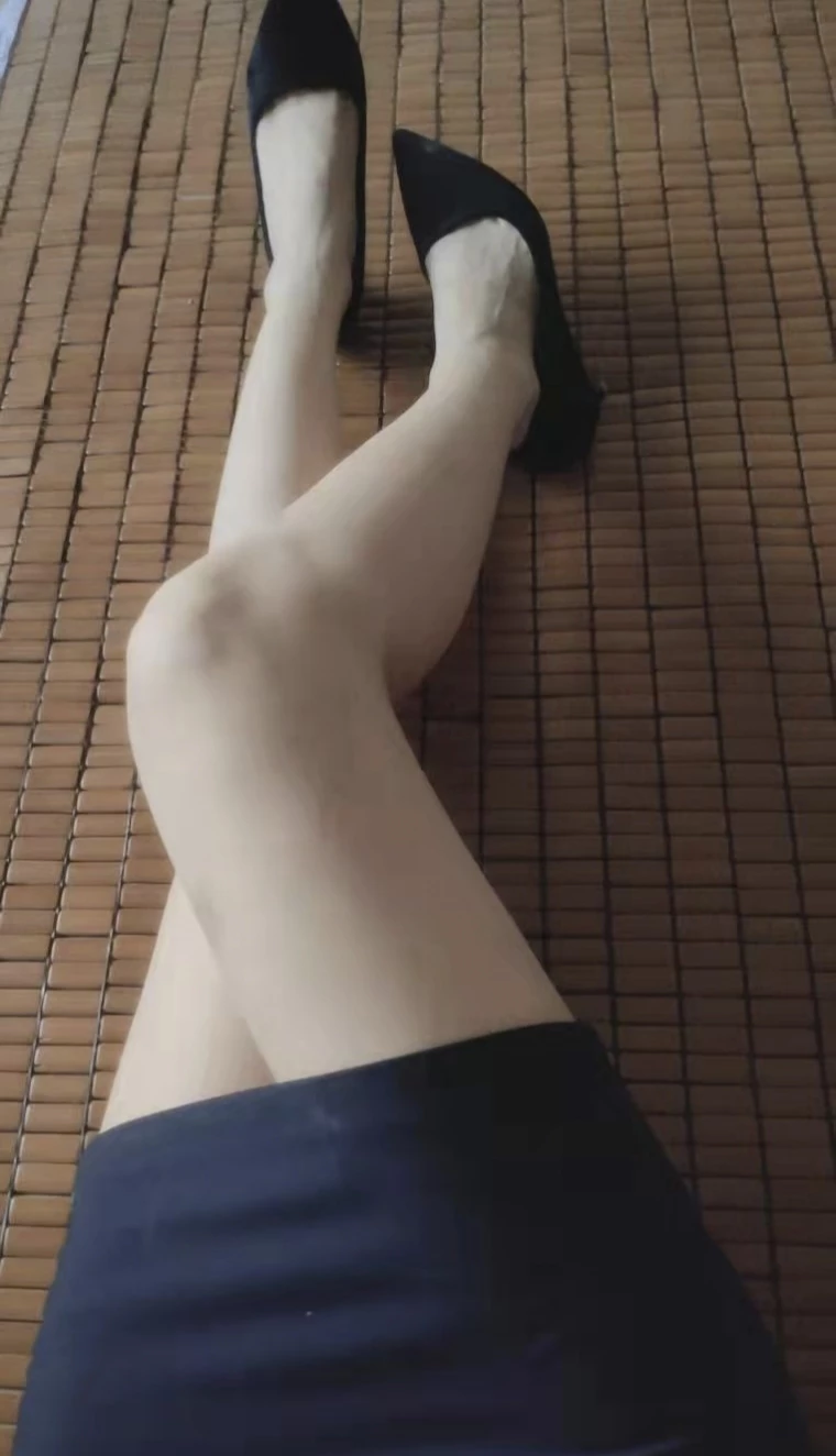 嫂子的腿是真的白呀[10P]