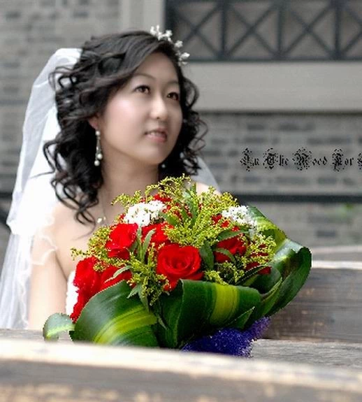 刚结婚的小骚货，小穴到是挺嫩的[24P]