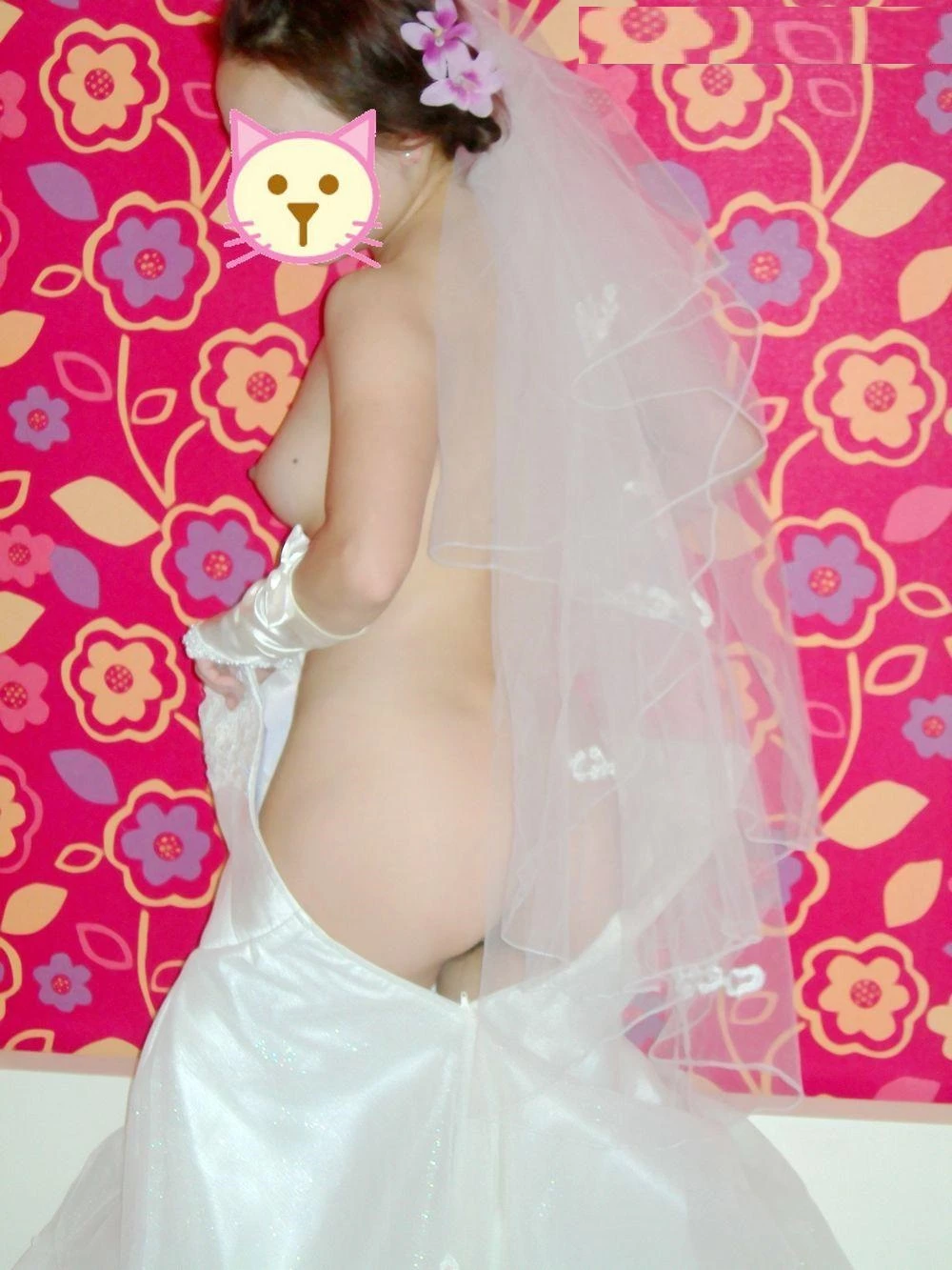 新婚夜狠狠插那又白又嫩的妻子，大家想上吗？[19P]