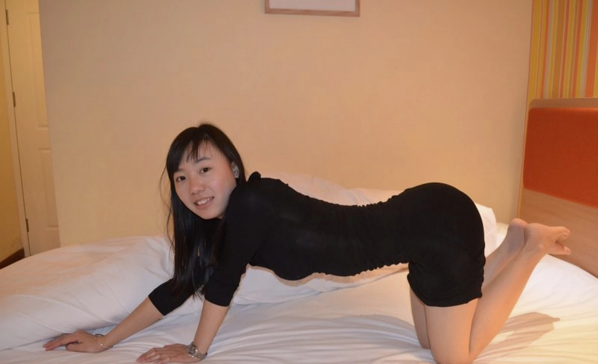 休息时间约女同事来酒店[13P]